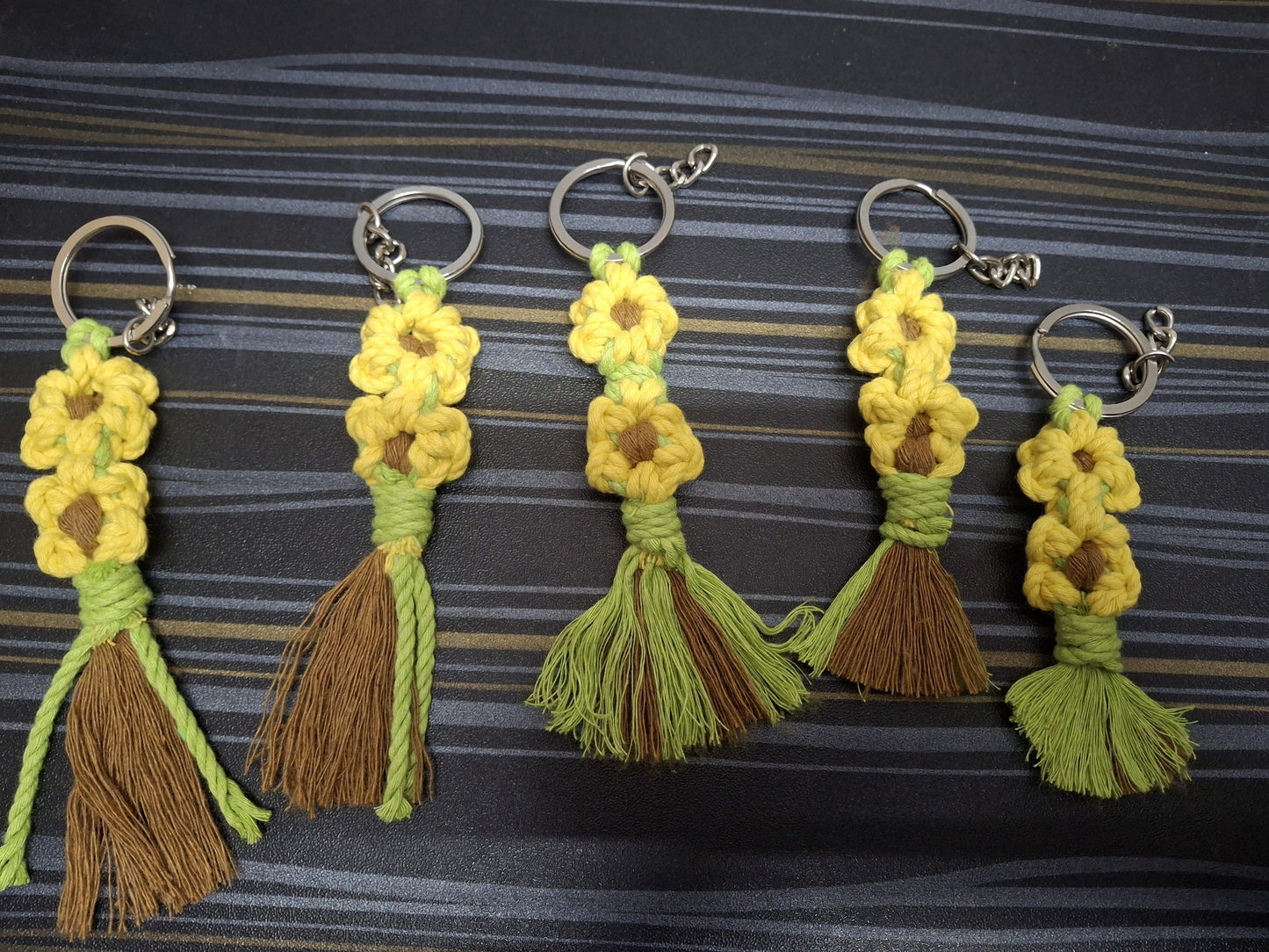 Flower keychain macrame