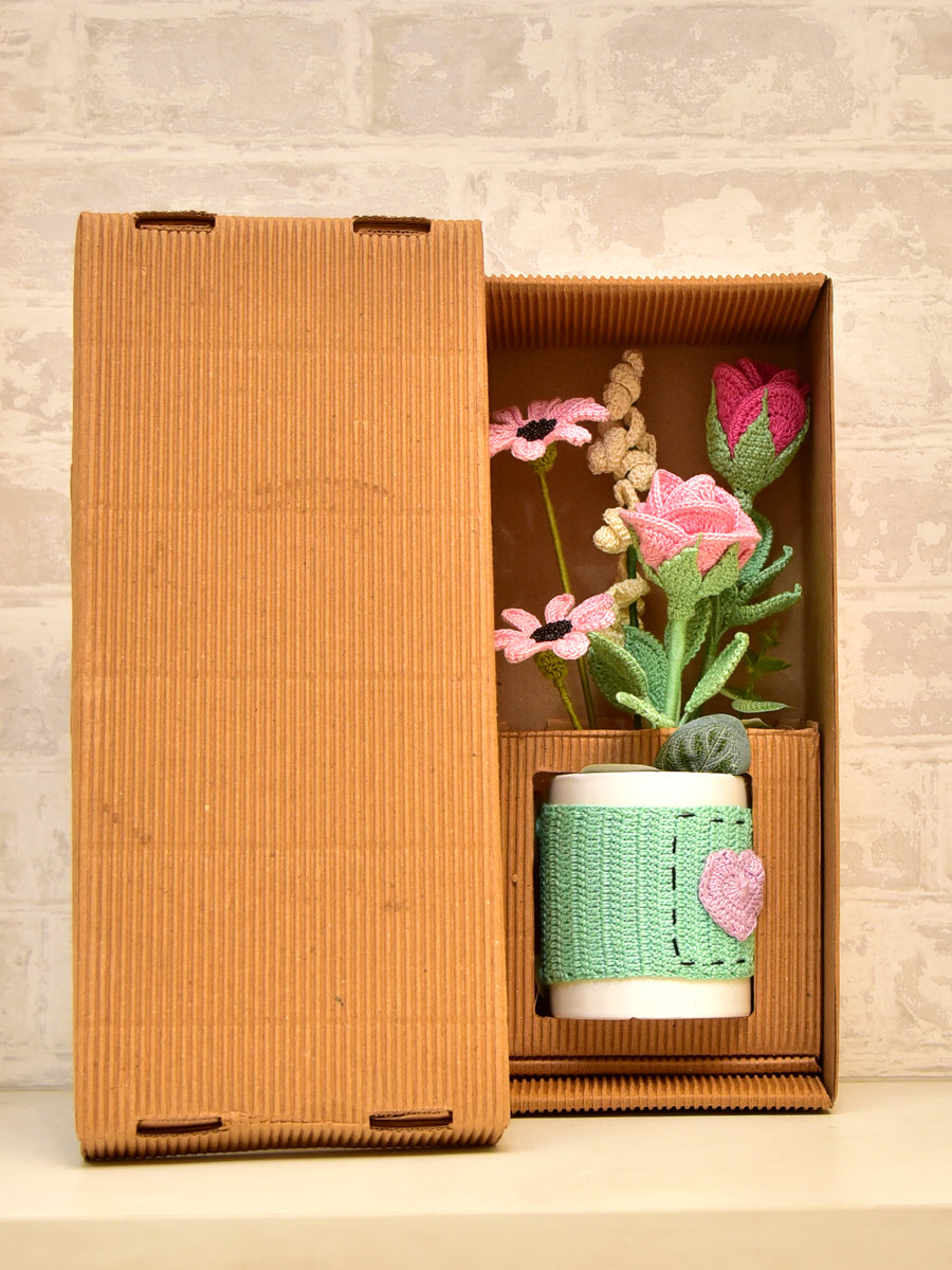 Handcrafted Delight: Crochet Rose & Daisy Mug Bouquet