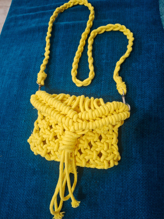 Macrame handbag/sling bag - Hunar Hatti