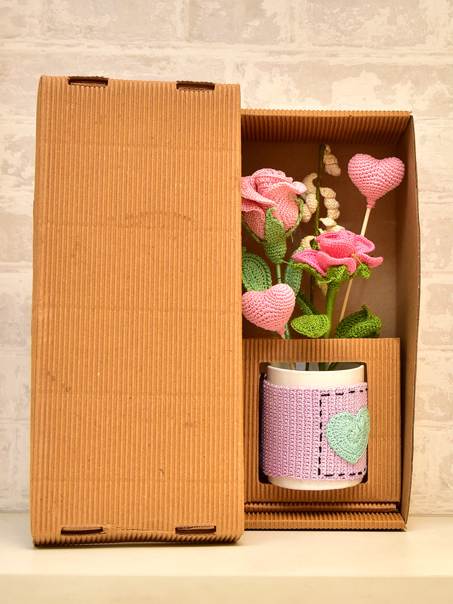 Blooms of Affection: Crochet Rose & Heart Mug Bouquet - Hunar Hatti
