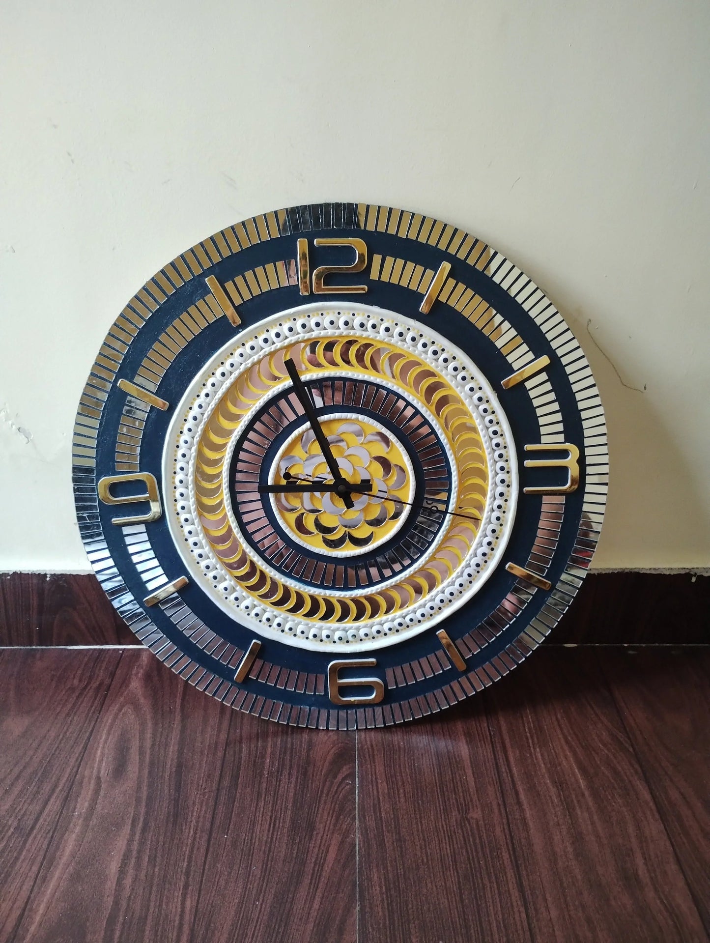 Lippan mirror clock - Hunar Hatti