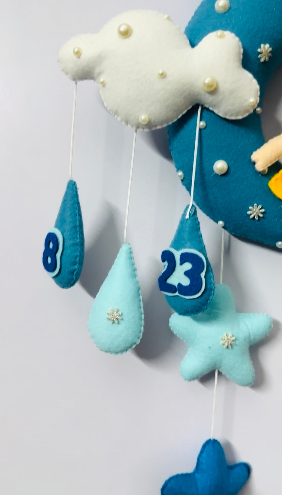 Kids hanging -Boy/Girl on Moon (BLUE)