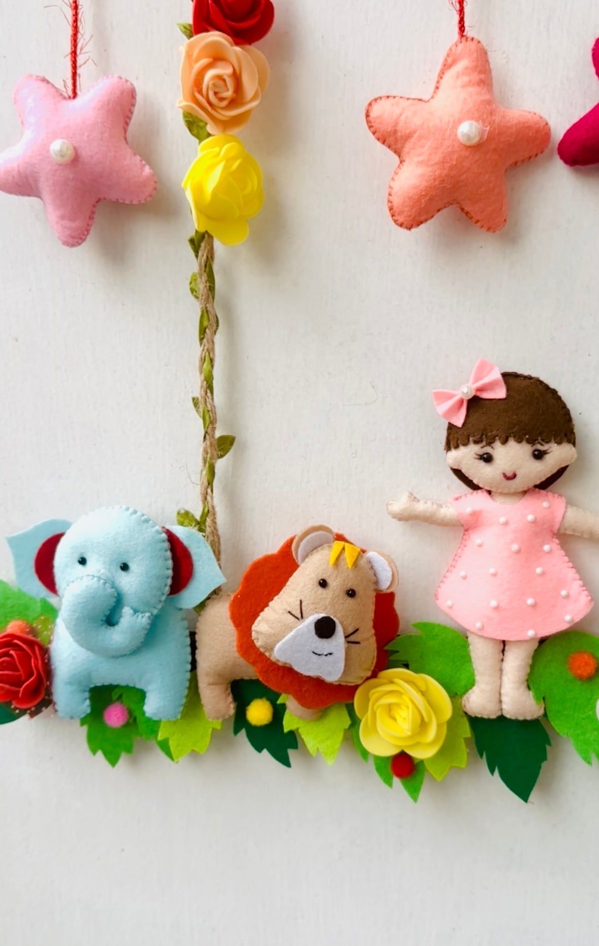 Kids hanging -Jungle Swing (Girl)