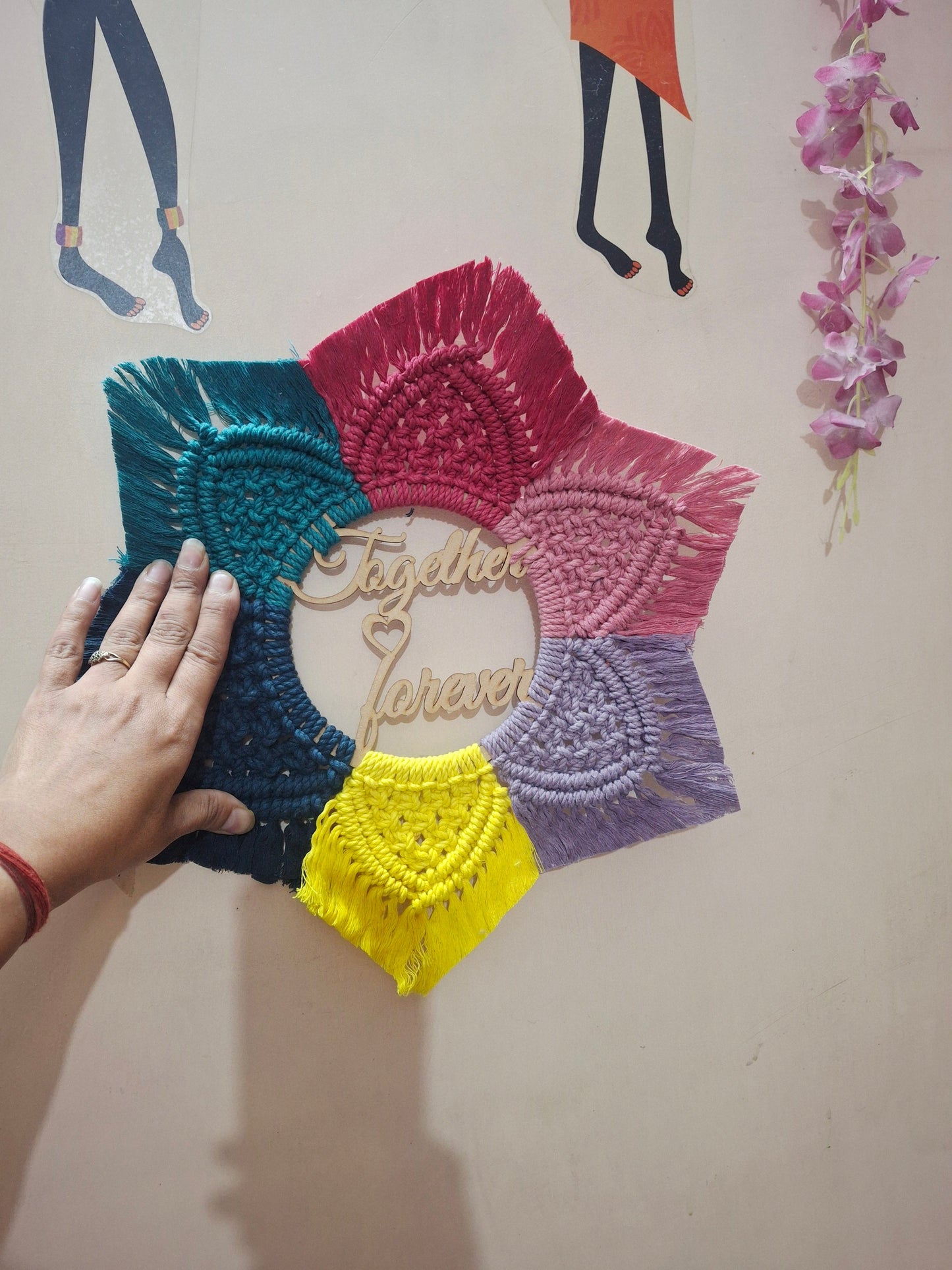 Macrame wall hanging with theme