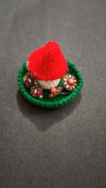 Crochet jewellery holder