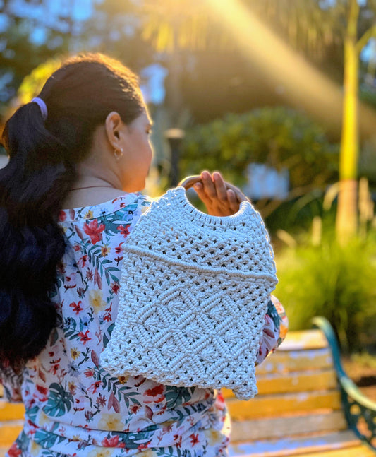 Macrame bag with wooden handle