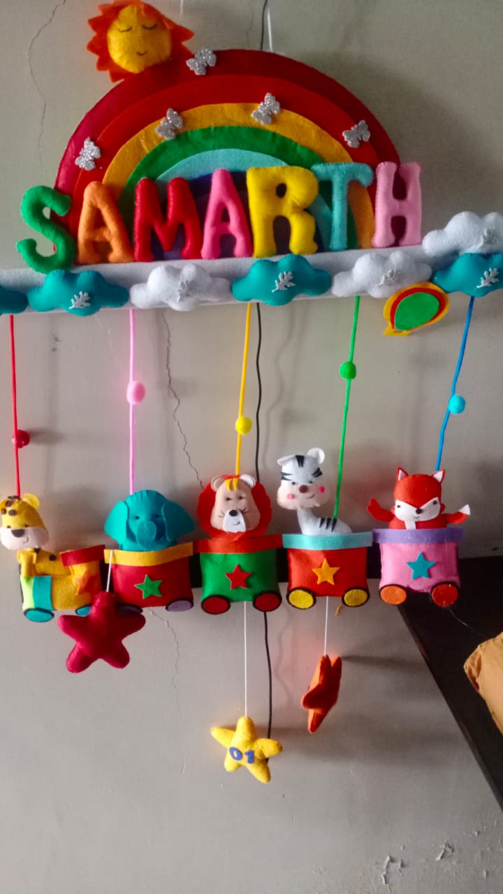 Kids hanging -Animal Train (Single Name)