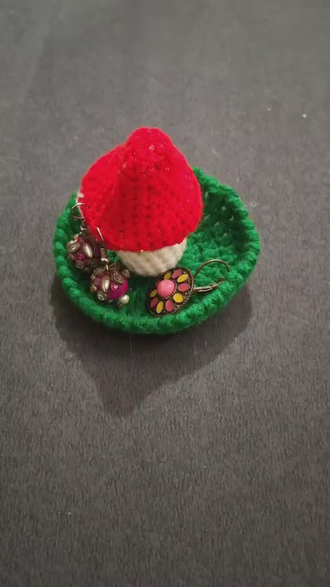 Mushroom earring stand.mp4